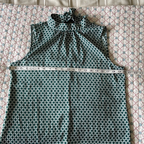 H&M Sleeveless Blouse Size 10 Green White Diamond Pattern Silky Tie Back Retro - Picture 3 of 7
